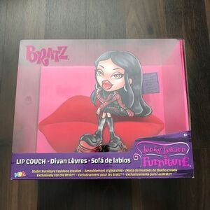 NEW Bratz Funky Fashion Furniture Lip Couch Playset Display Fits 2 Dolls